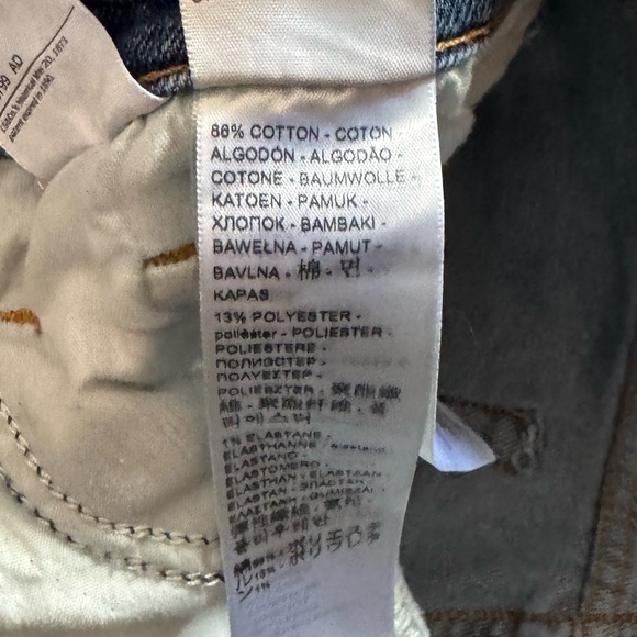 Levi’s Mom Jeans - Picture 7 of 7